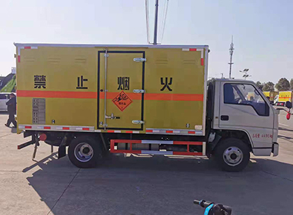 紫阳爆破器材运输车工人安全操作规范与智能技术保障